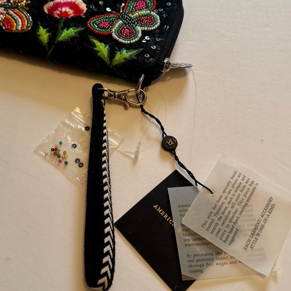 America & Beyond NWT embellished beaded wallet with wristlet - black butterfly - Picture 7 of 12